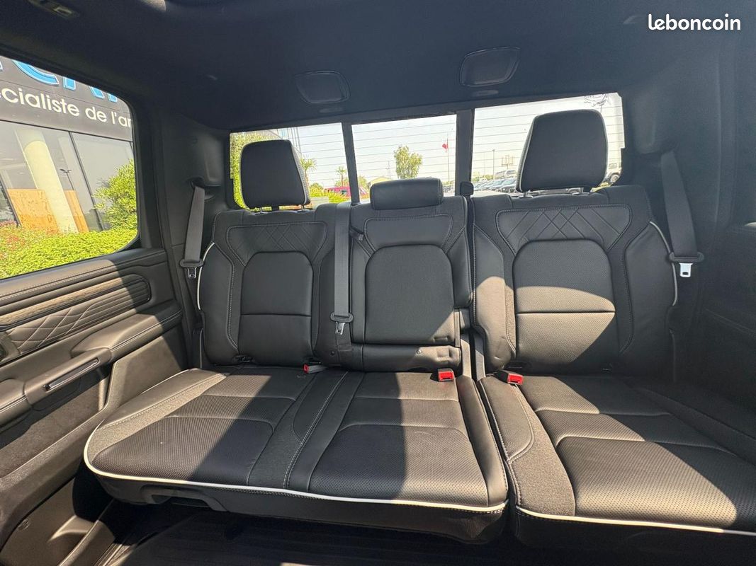 Dodge ram 1500 crew limited night edition rambox 2025 (image 15)