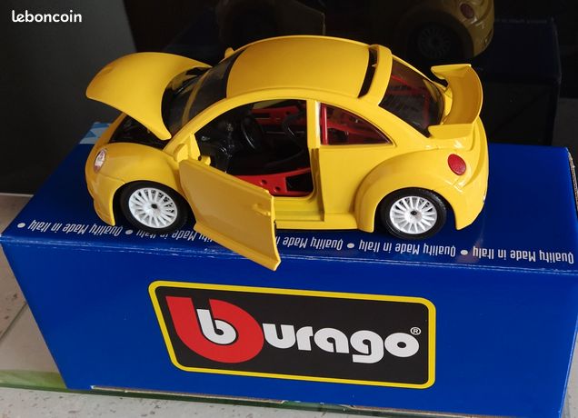 BBurago - 12058 - Voiture sans Pile - Reproduction - New Beetle Cup - échelle 1/18