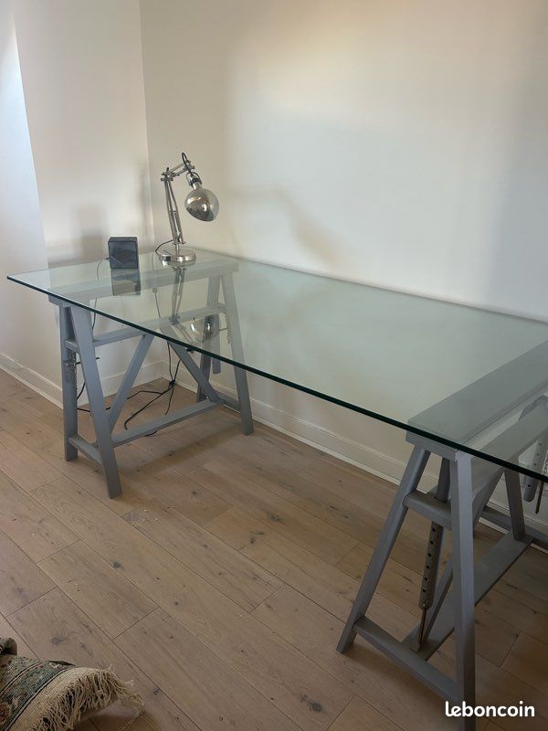 Console design avec plateau en pin et pieds tréteaux en métal vert
