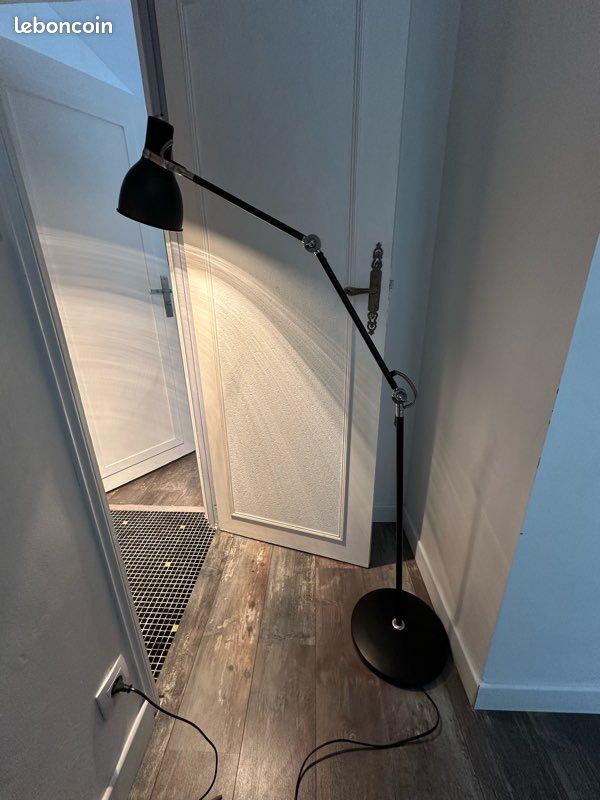 Lampe réglable sur pied (image 1)