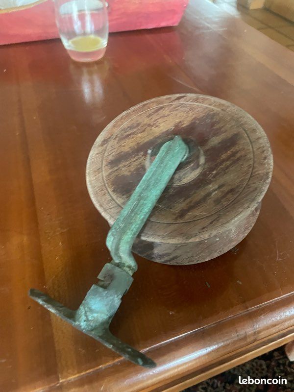 Moulinet de pêche ancien métal non ferreux - Antiquités