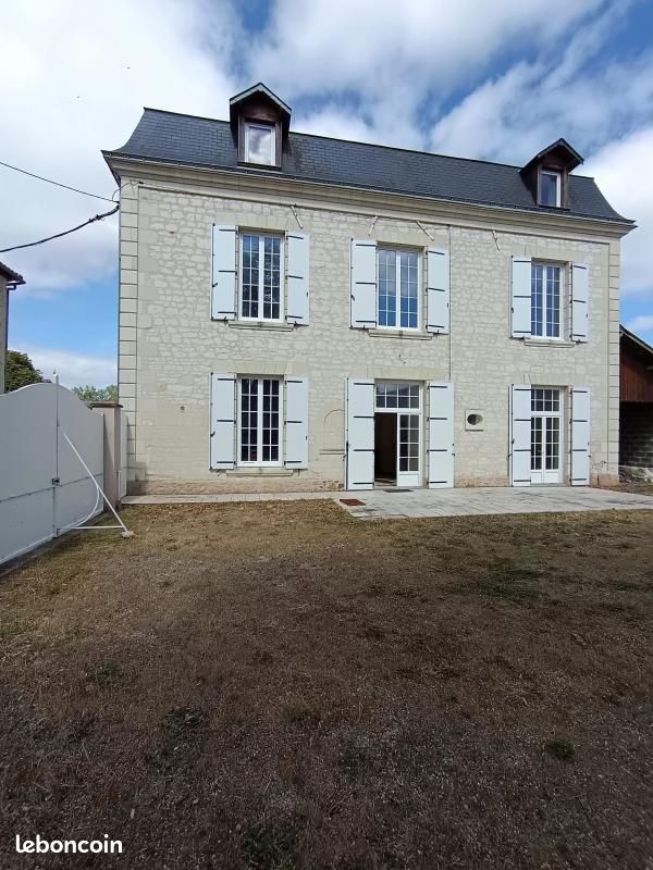 Maison 9 pièces 295 m² · à Les Trois-Moutiers · 295 m² · 225 000 €
