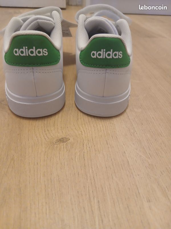 Basket ADIDAS ENFANT NEUVE TAILLE 30 (image 5)