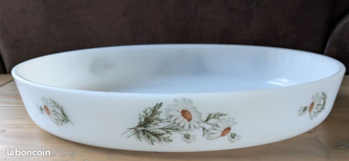 4 Plats Vintage Arcopal, Motifs Fleurs  Marguerites, Roses  Ou Fruits Peches Poires