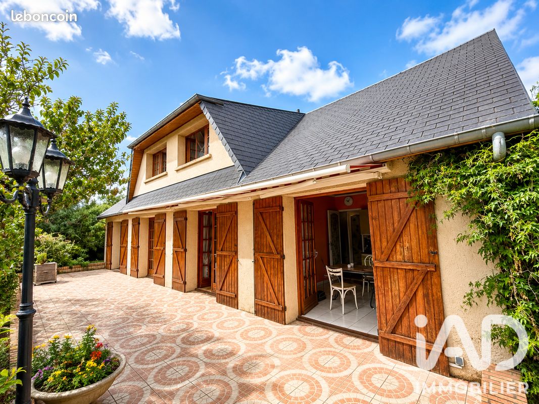 Maison 7 pièces 142 m² · à Saint-Léger-de-Rôtes · 142 m² · 269 000 €