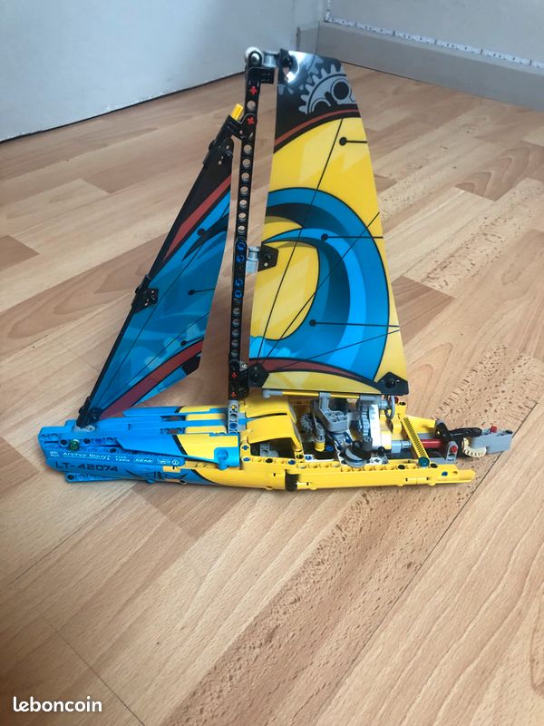 Lego Technique Bateau 42074 (image 1)