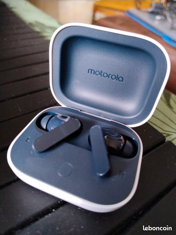 Coffret neuf contenant 2 écouteurs marque Motorola modèle Starlight blue (image 3)