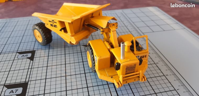 Miniature Scraper CATERPILLAR 621 - Neuf en Boîte NZG NZG122 | Collect World