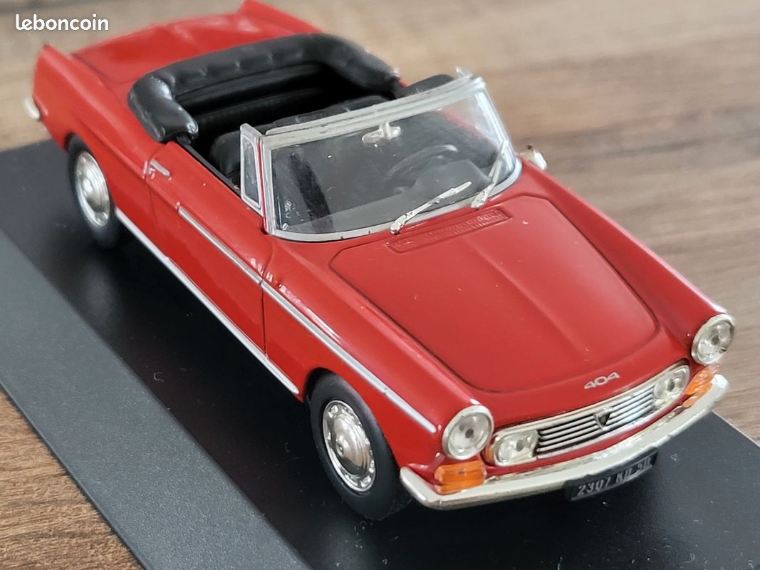 Miniature Minichamps Peugeot 404 Cabriolet Rouge 1962 échelle 1/43 - état Neuf En Boîte