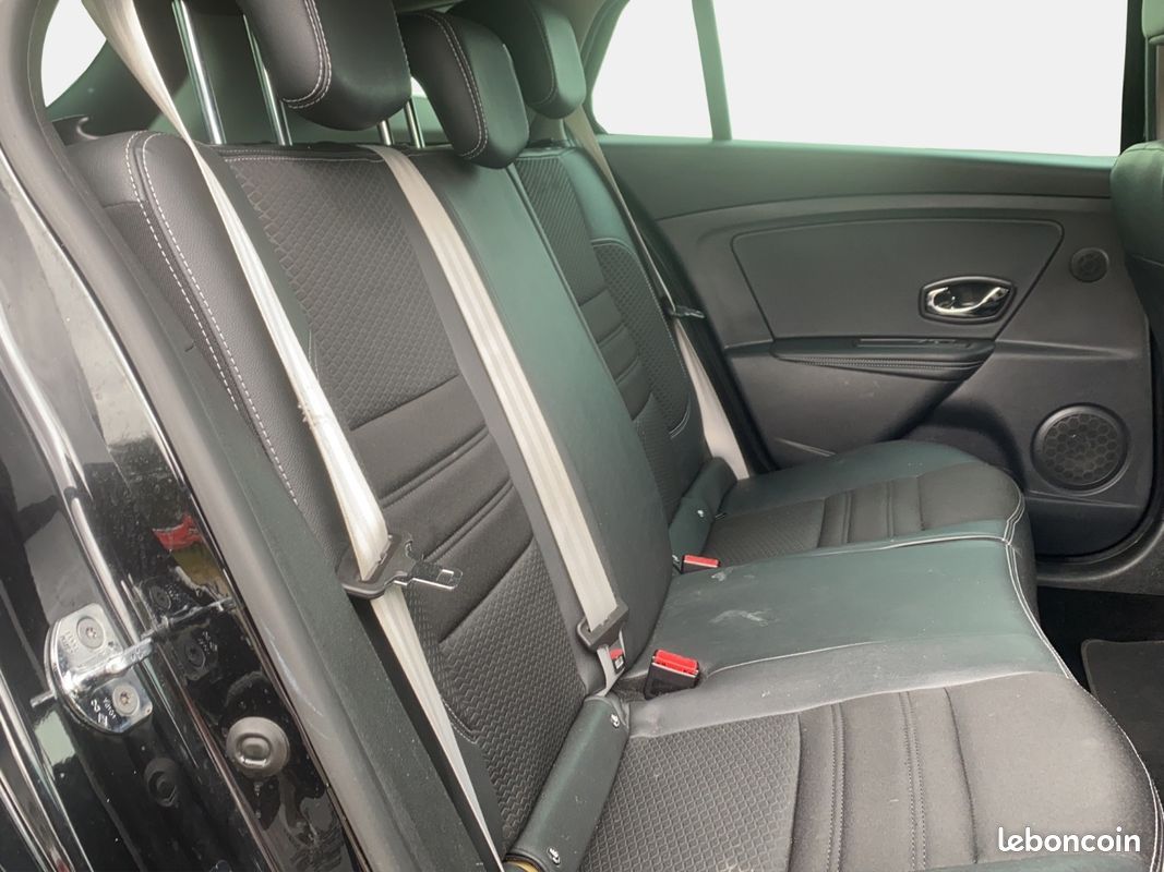 RENAULT MEGANE III ESTATE Estate III TCE 130 Energy eco2 Bose (image 18)