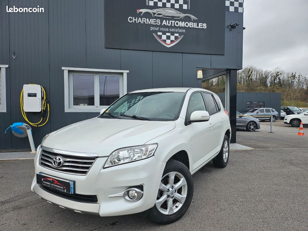 Toyota rav4 d-4d 2wd blanc nacré finition life edition révisé contrôlé économique au tarif de 7999 a saisir (image 1)