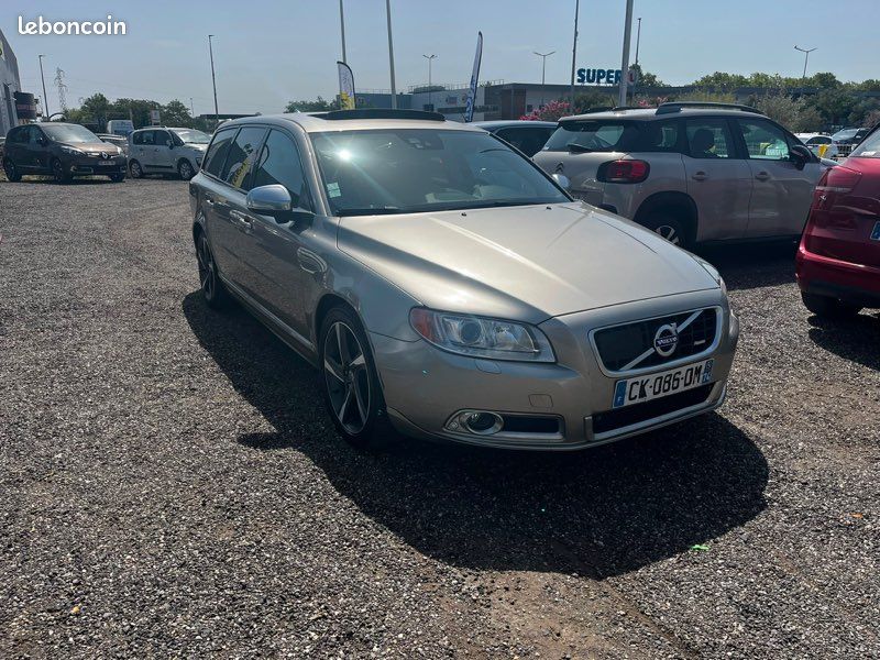 Volvo V70 en très bon état boîte automatique Full option (image 2)