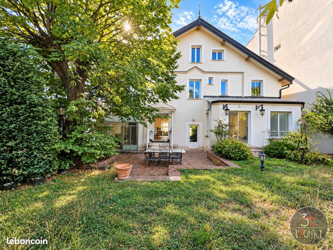 Maison 10 pièces 270 m² · à Fontenay-sous-Bois · 270 m² · 1 860 000 €