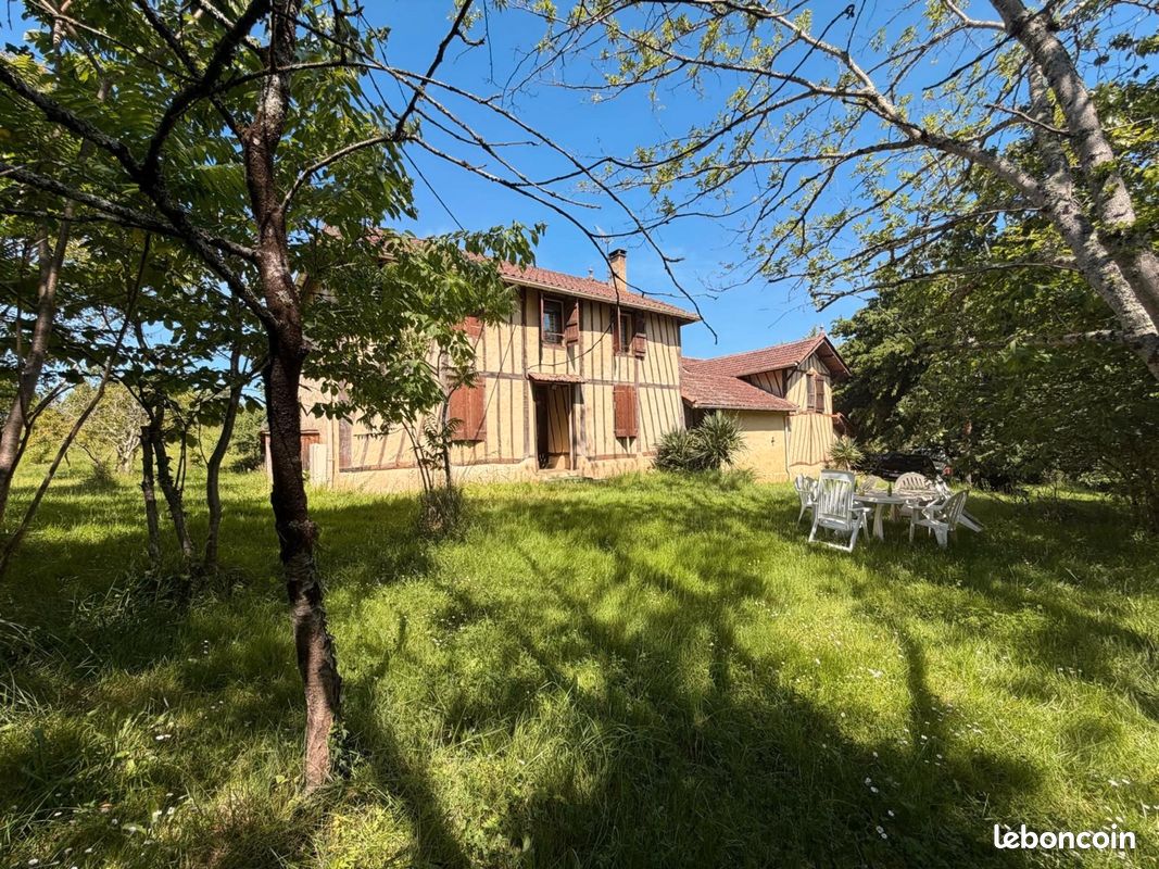 Maison 7 pièces 300 m² · à Nogaro · 300 m² · 258 000 €