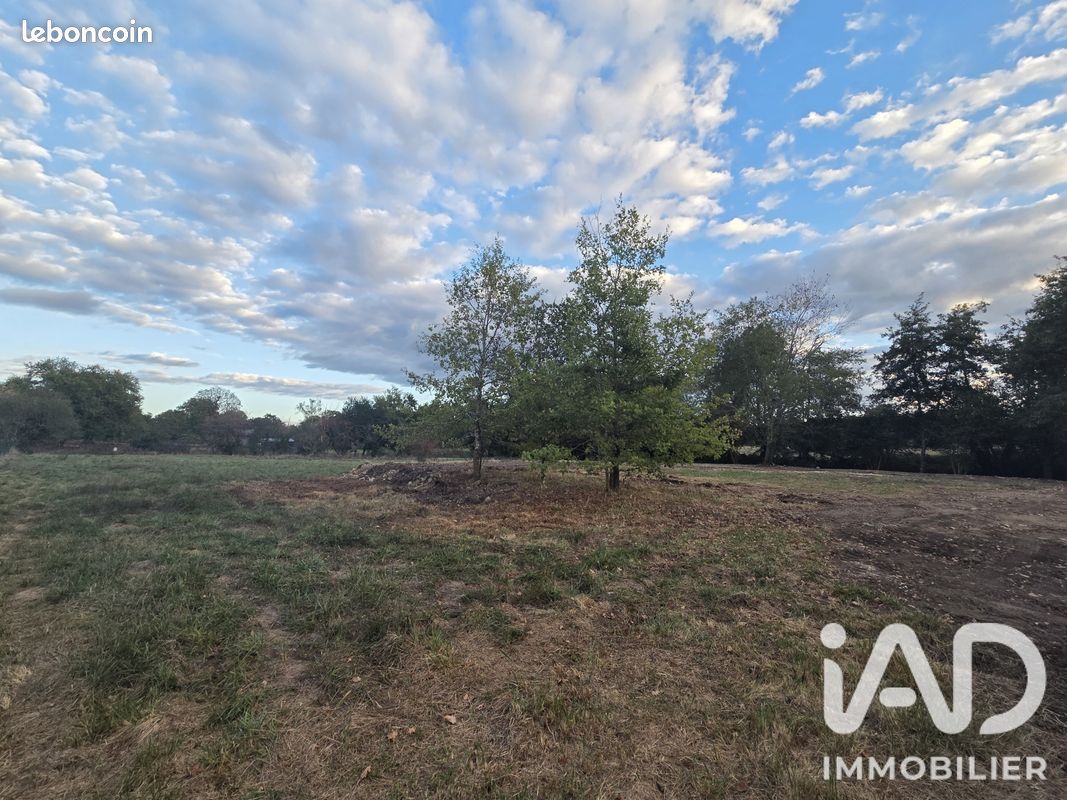 Terrain 3421 m² · à Montendre · 3 421 m² · 46 500 €