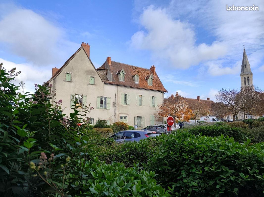 Maison 12 pièces 300 m² · à Chantelle · 300 m² · 149 000 €