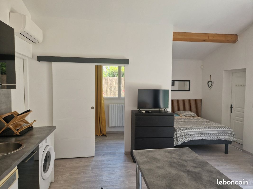 Appartement avec terrasse et piscine (image 3)