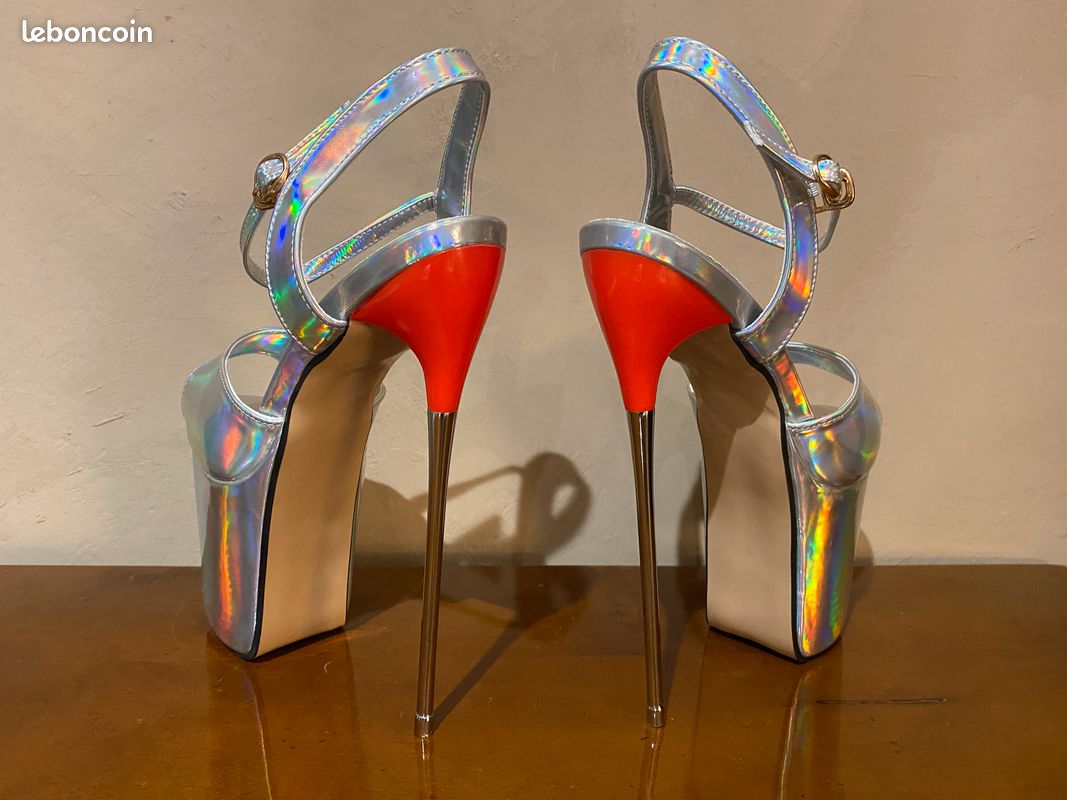 Escarpins ultra sexy argent irisé talons aiguilles métal 20 cms