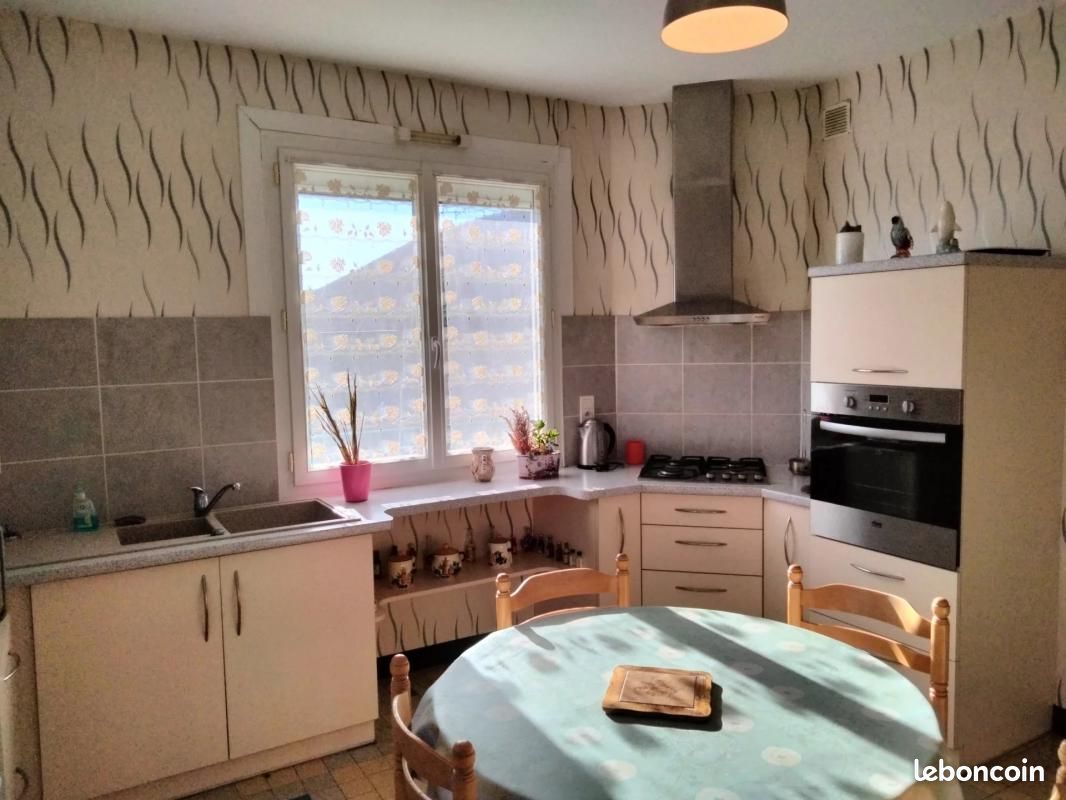 Maison 6 pièces 140 m² - Neuville-de-Poitou 86170 (image principale 4)