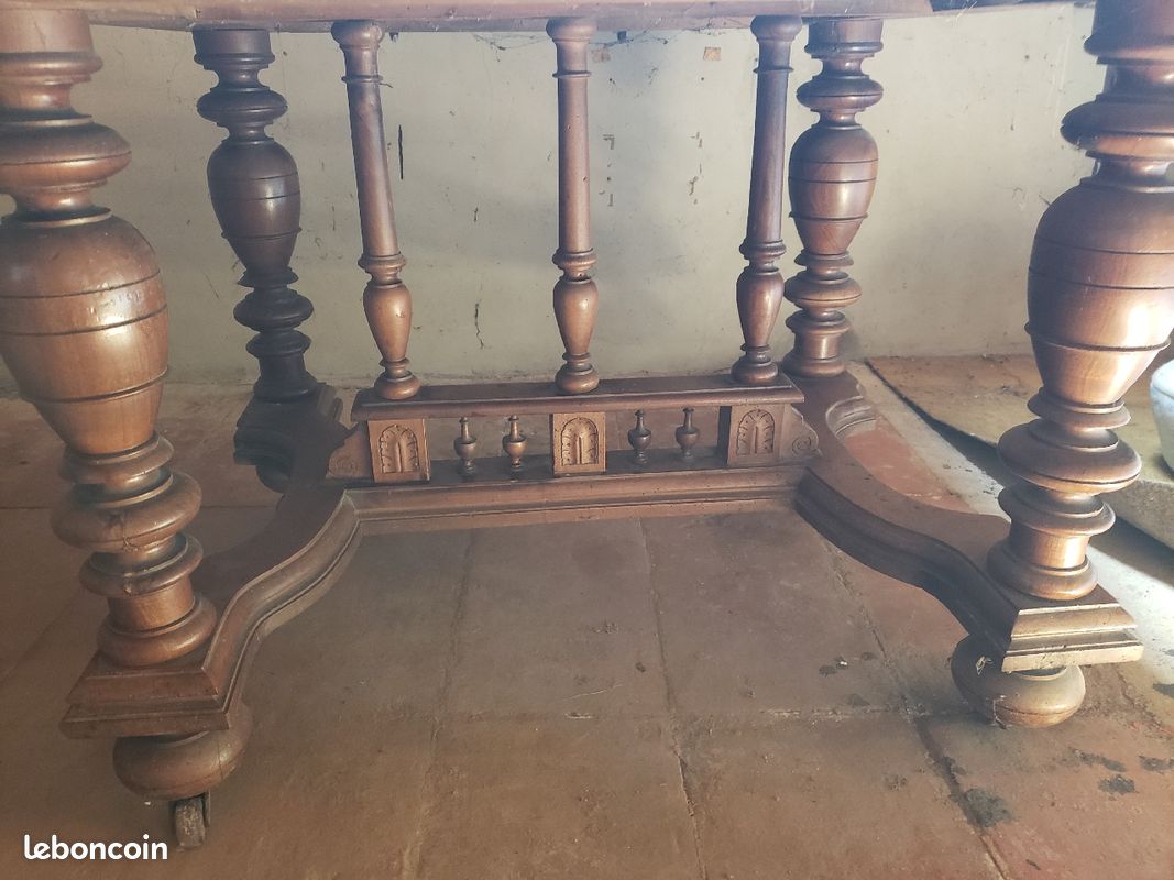 Table en chêne carrée (image 2)