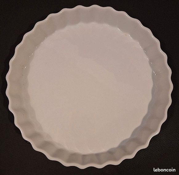 Plat à tarte plissé vintage - Porcelaine à feu APILCO France - Blanc (image 1)