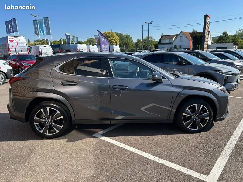 Lexus UX 250h Executive 2WD (image 4)