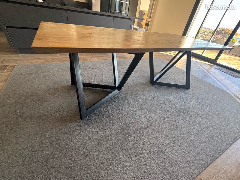 Table repas en bois (image 1)