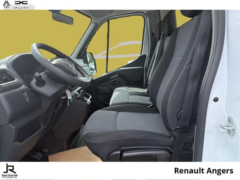 Renault Master CCb RJ3500 L2 2.3 Blue dCi PAF AR court 130ch Confort 29570 HT (image 11)