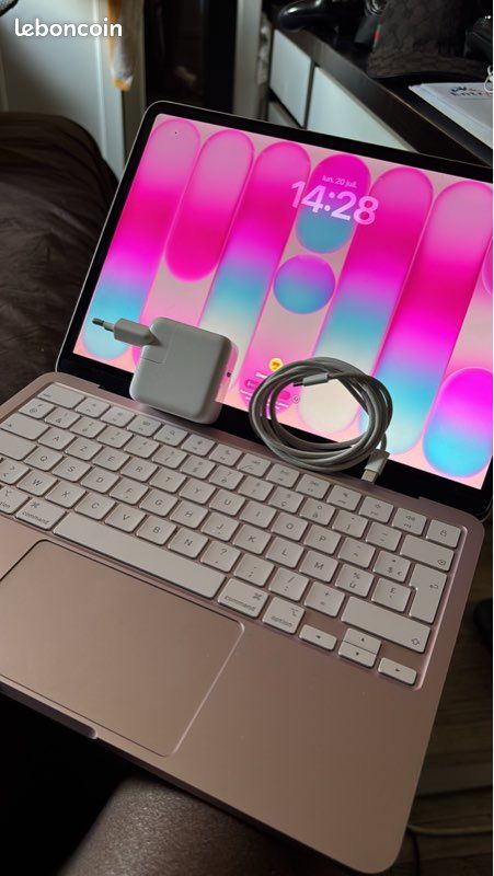 MacBook neo (image 5)