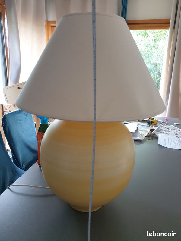 Lampe de salon jaune pastel (image 2)