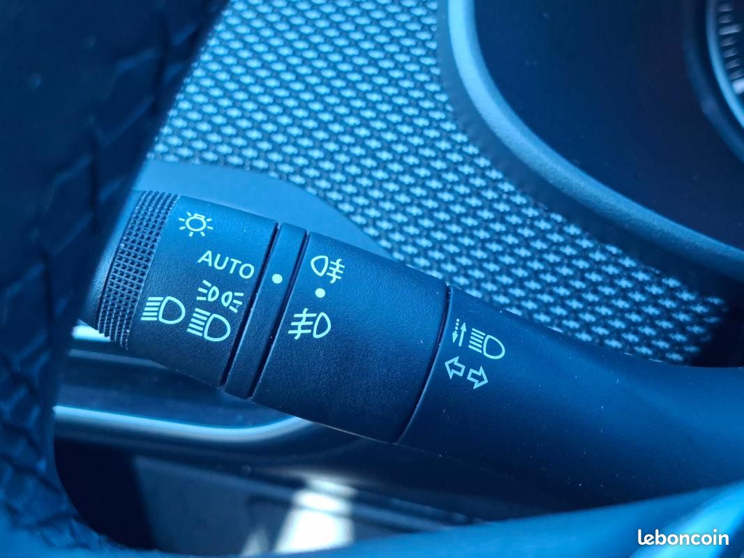 Dacia Sandero TCe 90 CVT Stepway Expression + toit ouvrant + radar av et caméra recul + clim auto... (image 29)