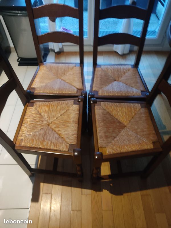 Table et chaises en bois (image 2)