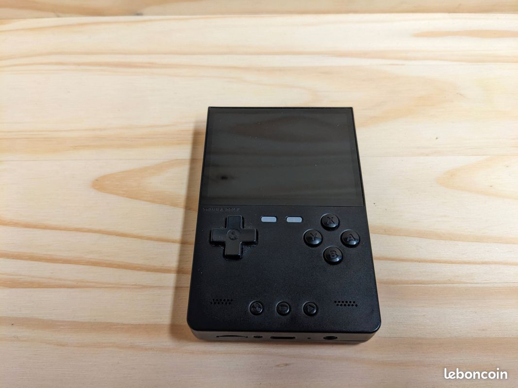 Trimui Brick – Très bon état + 64 Go de jeux et ports (image 4)