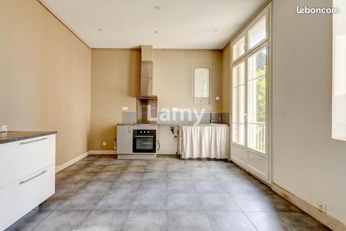 Appartement 7 pièces 260 m² — 11