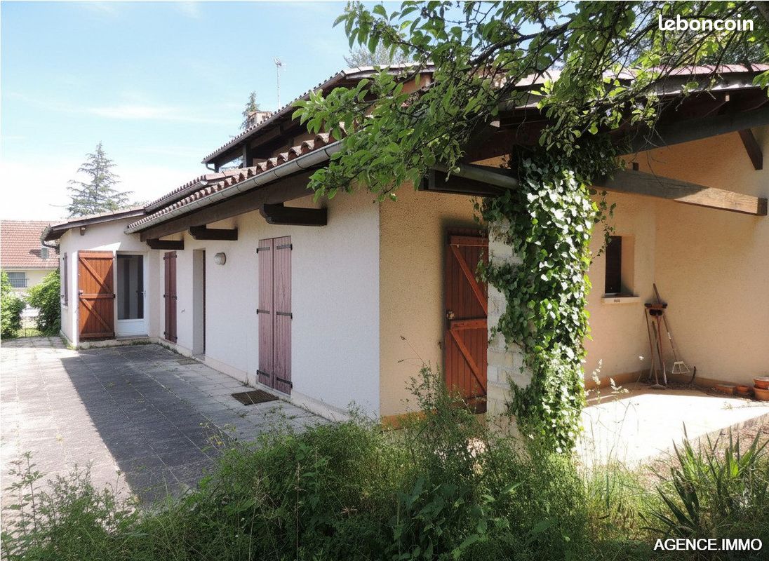 Appartement 6 pièces 158 m² · à Villefranche-de-Rouergue · 158 m² · 147 000 €