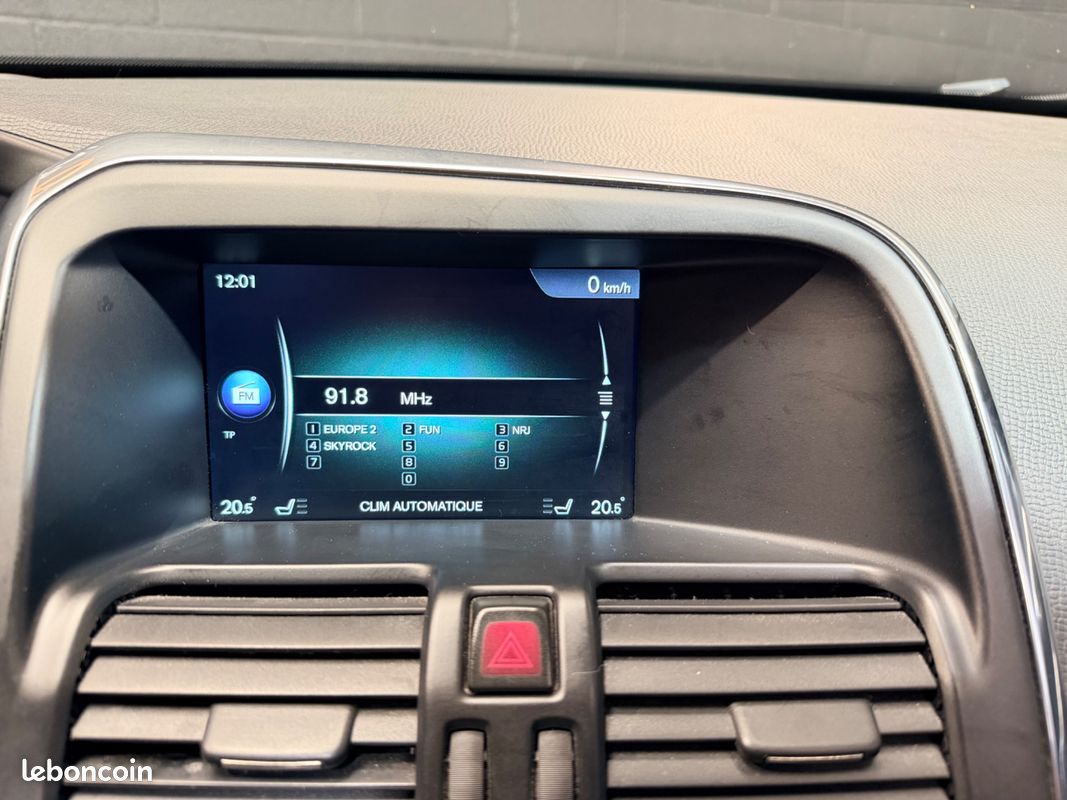 Volvo xc60 d4 190ch xenium + pack r-design-historique volvo-toit ouvrant-régulateur adaptatif-sièges elec (image 30)