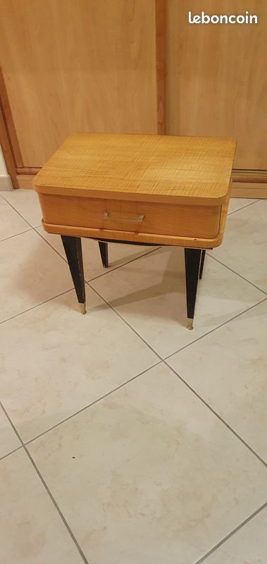 Table de chevet en sycomore (image 1)