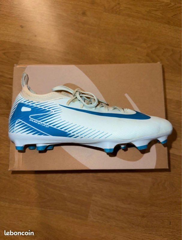 Crampon Nike de football (image 1)