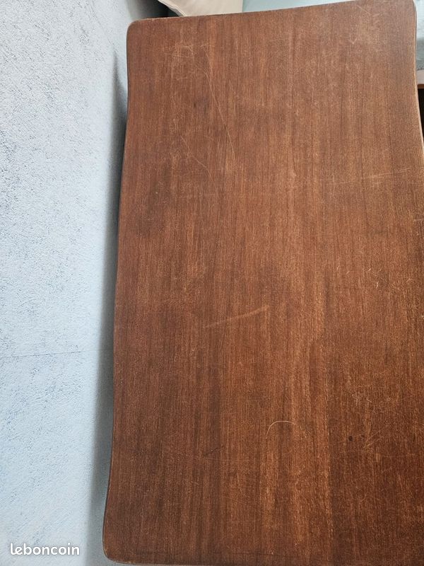 Petit bureau compact et pratique en bois (image 5)