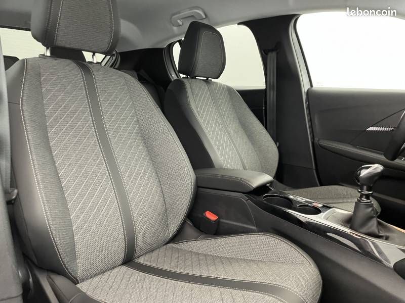 Peugeot 208 100 S&S BVM6 Allure (image 27)