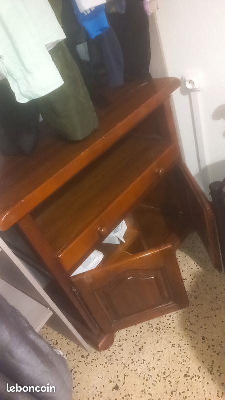 Meuble bas en bois – bon état (image 1)