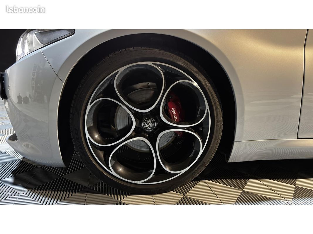 ALFA ROMEO GIULIA 2.2 D 190ch BVA - Gris Lunaire - 1ère Main (image 29)