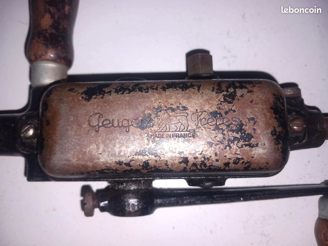 Ancienne Perceuse à Main Peugeot Frères N°4B – Fabriquée En France
