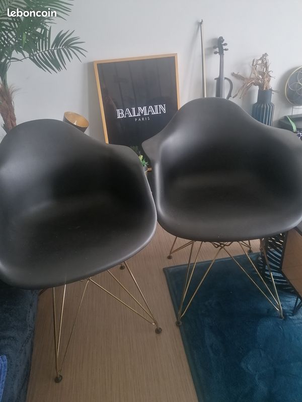 Lot de 2 chaises noires et dorées avec accoudoir (image 2)