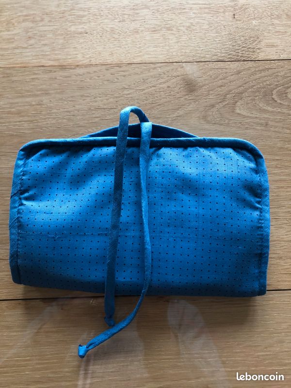 Pochette à bijoux en soie bleue et pois (image 1)