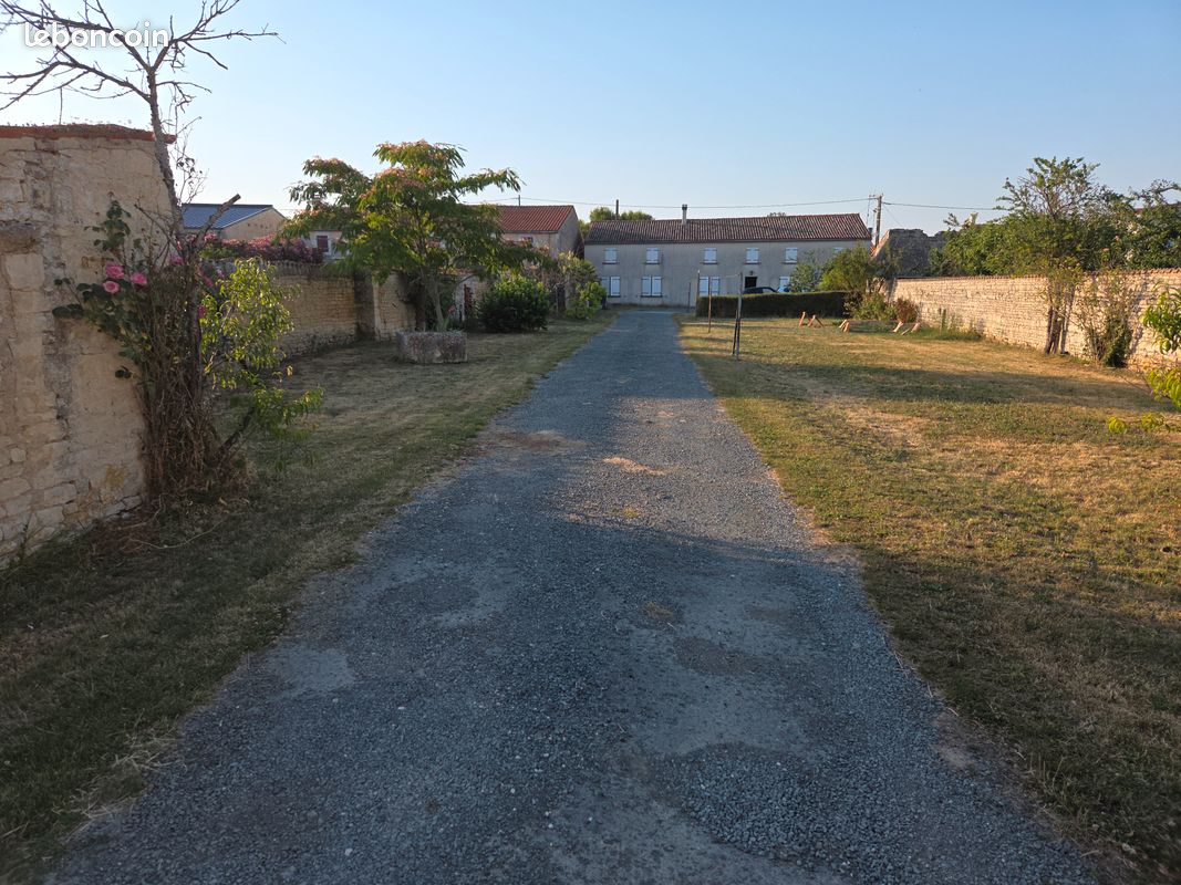 Maison 4 pièces 130 m² · à Saint-Saturnin-du-Bois · 130 m² · 160 000 €