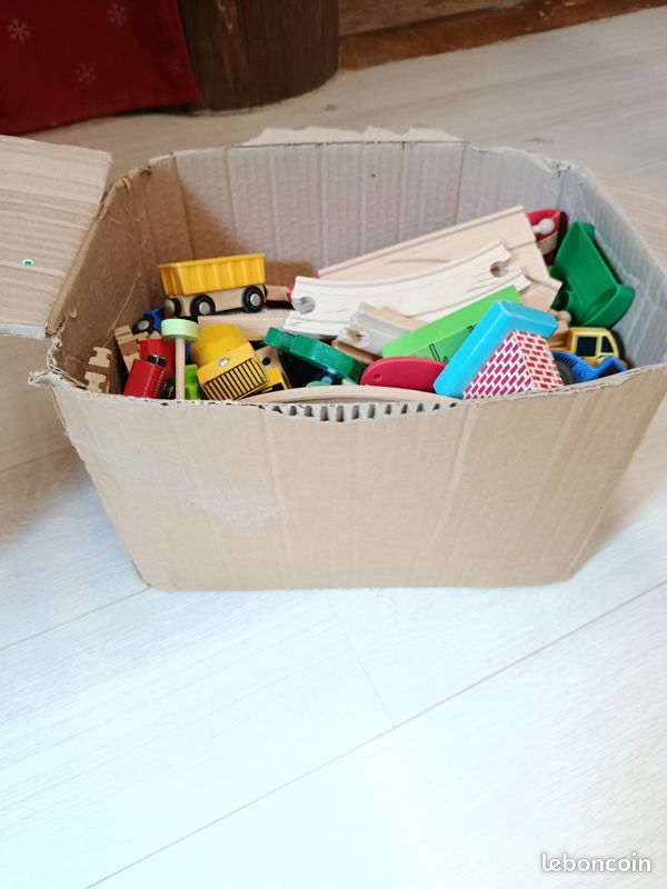 Circuit de train en bois (image 3)