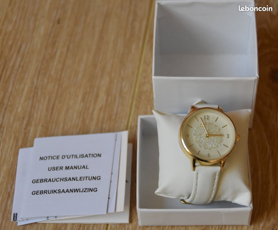 Montre Femme Secret Dreams - Cadran Blanc Et Doré, Bracelet Cuir Synthétique Doré, Quartz, Neuve Avec étiquettes