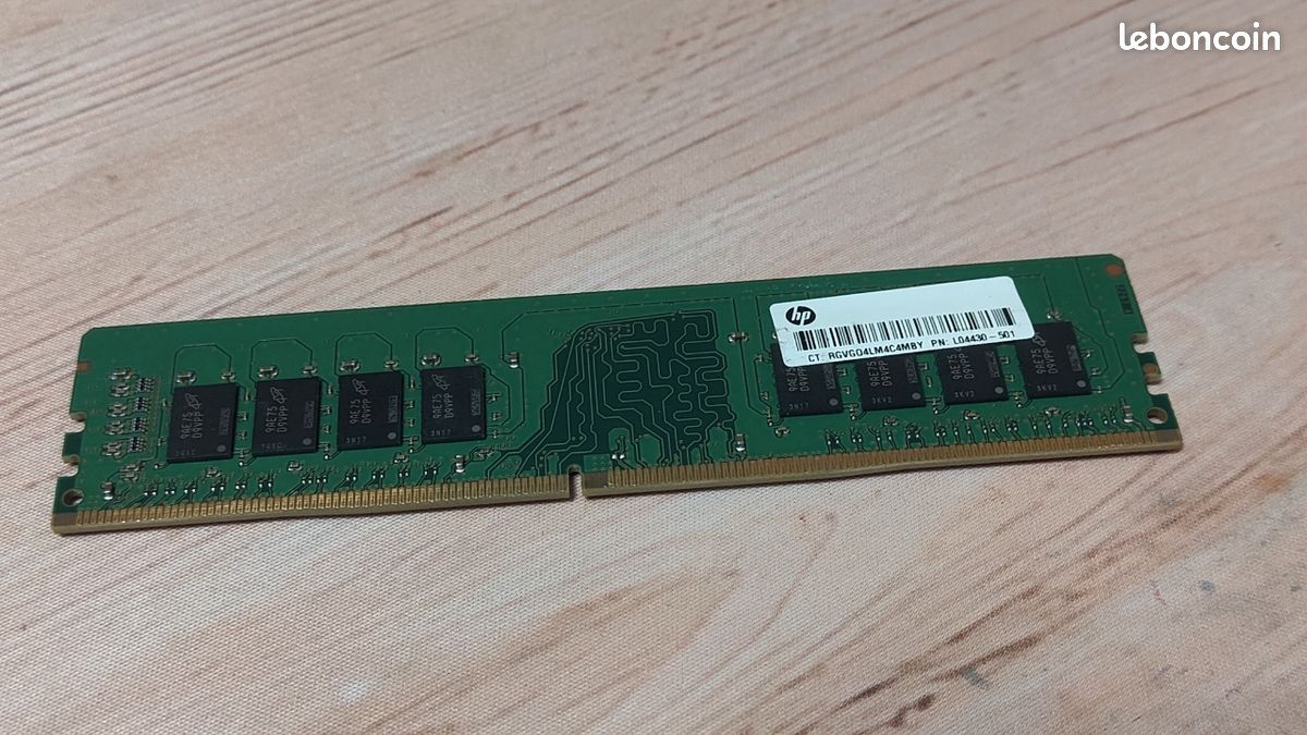 OFFTEK 4Go Mémoire RAM de Remplacement pour Intel NUC7i5BNB (DDR4-19200) mémoire d Ordinateur de Bureau