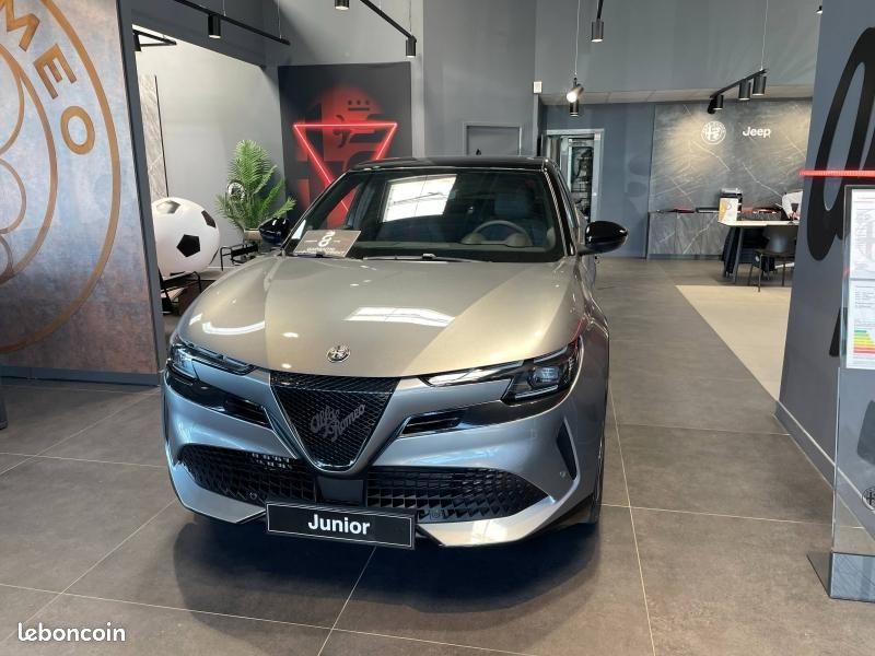 Alfa romeo Junior 1.2 Ibrida 145ch Premium e-DCT6 Q4 (image 1)